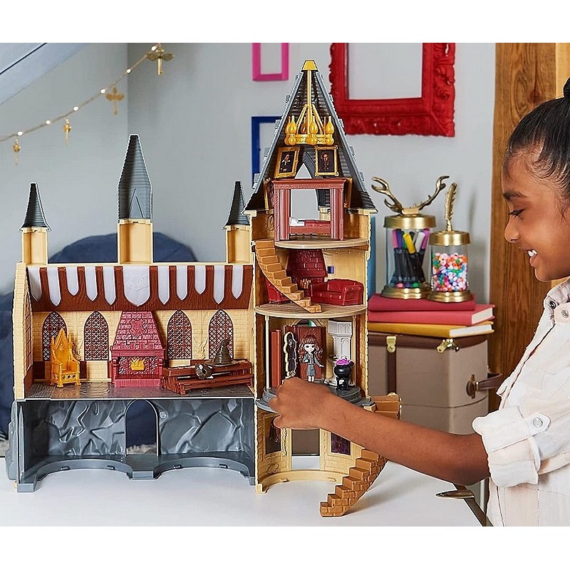 HARRY POTTER - CHÂTEAU DE POUDLARD MAGICAL MINIS WIZARDING WORLD - Château  Poudlard Avec Effets Sonores et Lumineux - Figurine Hermione Et 12  Accessoires - 6061842 - Jouet Enfant 5 ans et + : : Jeux et Jouets