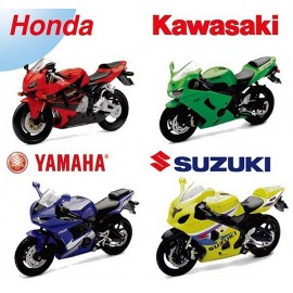 MOTO YAMAHA HONDA SUZUKI KAWASAKI 1/18E - Jouets56.fr - Magasins Jouets SAJOU du Morbihan en Bretagne