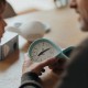 RÉveil analogique et digital - kidyalarm vert Évolutif et Éducatif - kidiwolf-5407009180361-lilojouets-questembert-muzillac-morb